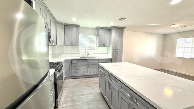 Foto del edificio - 3027 W Coronado Rd