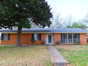 Building Photo - 2417 Oak Crest Dr