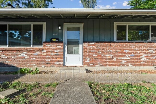 Building Photo - 4035 SE King Rd