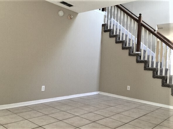 Building Photo - 1054 Royal Oaks Drive