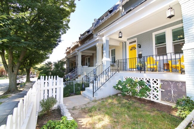 Fenced in yard - 1408 Orren St NE