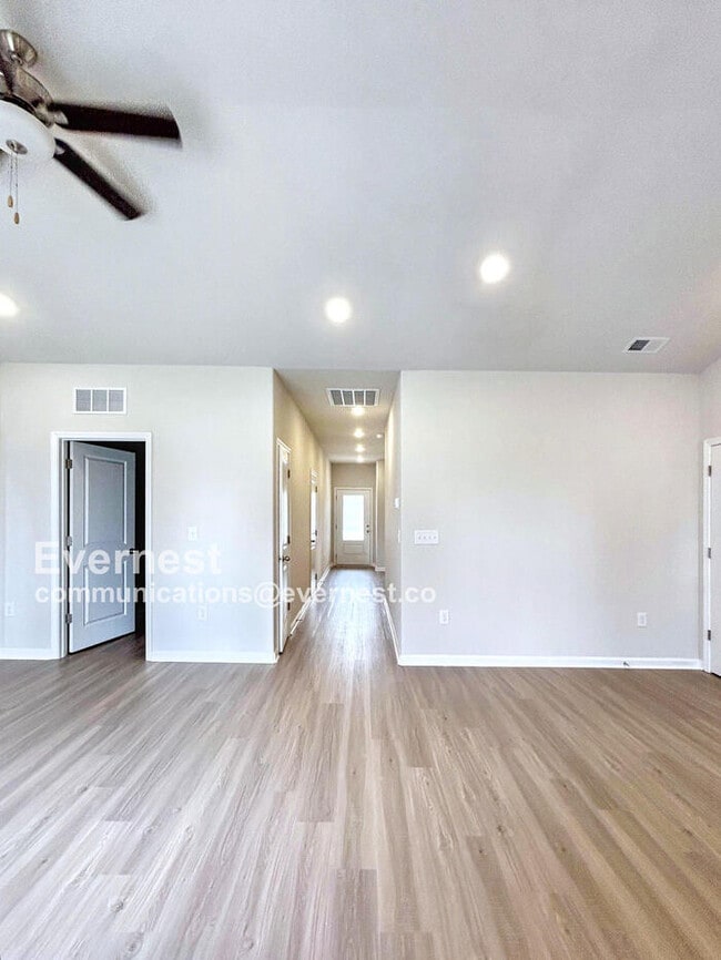 Building Photo - 115 Lightning Dr