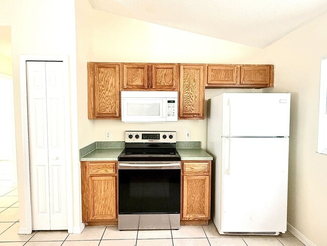 Building Photo - 3/2/2 CBS Home - Vero Beach  (LOW MOVE IN ...