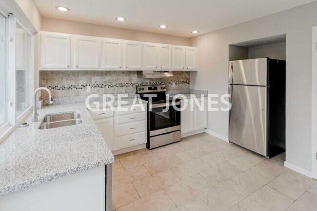 Building Photo - 6901 Jamestown Way Dr