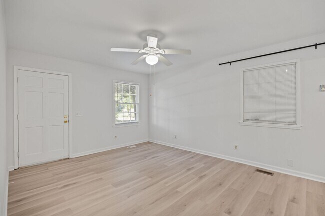 Building Photo - Updated Ranch in North Raleigh, New Floors and Paint, Rear Deck, Pet Friendly!
