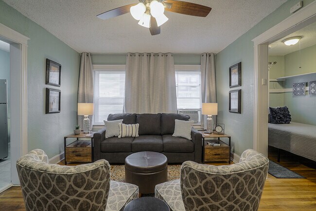 Interior Photo - 3721 Broadway