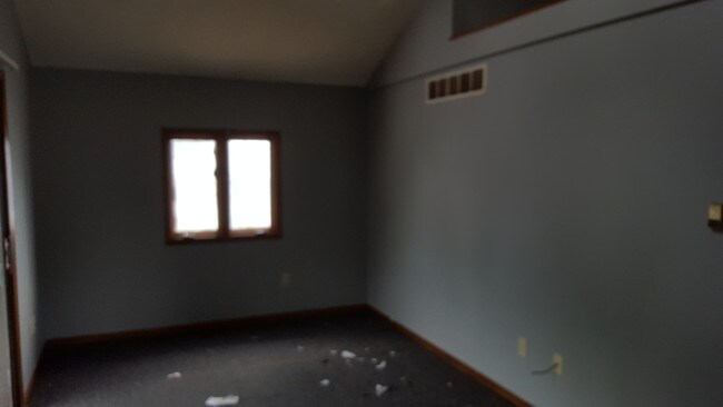 Building Photo - 817 W Burton St