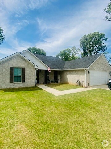 Building Photo - 19379 Cedarpark Pl
