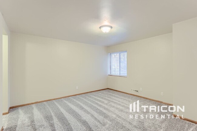 Foto del edificio - 924 Deer Trail Dr
