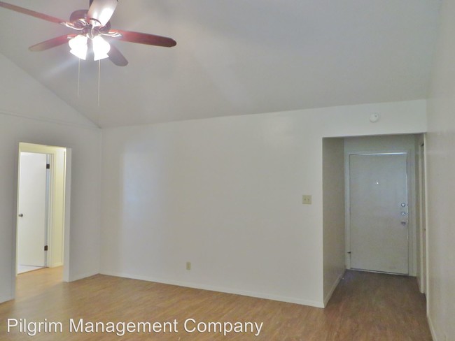 Building Photo - 307 Golden Oaks Dr