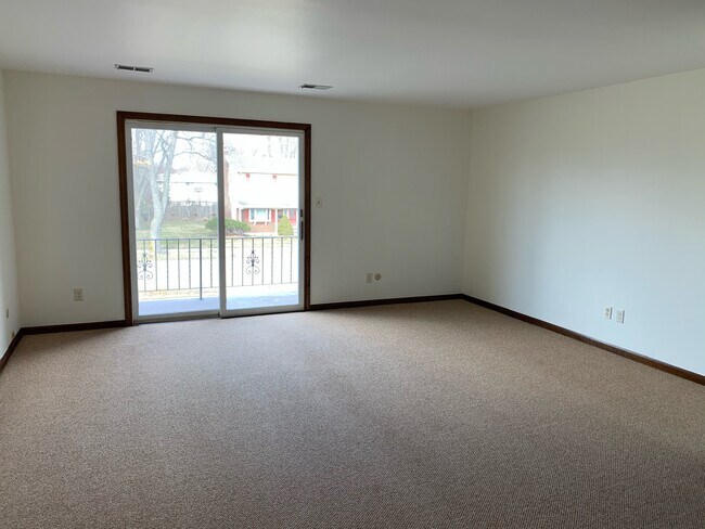 Building Photo - 1220 Camellia Dr
