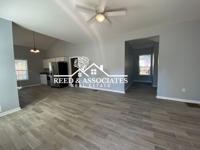 Building Photo - Completely Renovated Near Copper Young!