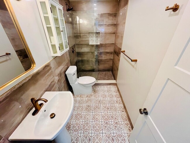 Building Photo - 1215 NE 17th Ave