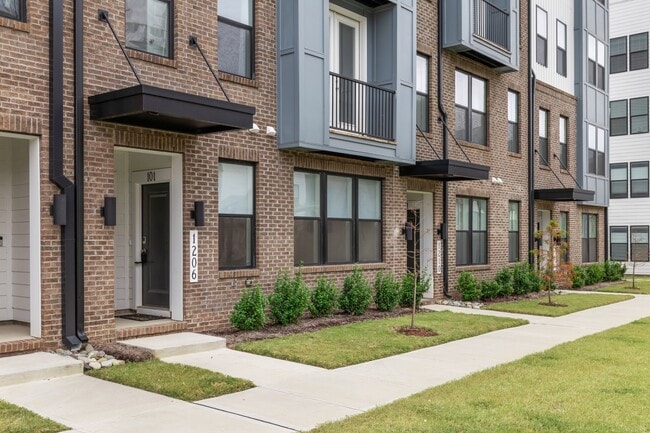 Building Photo - 1206 Coach Sta Aly