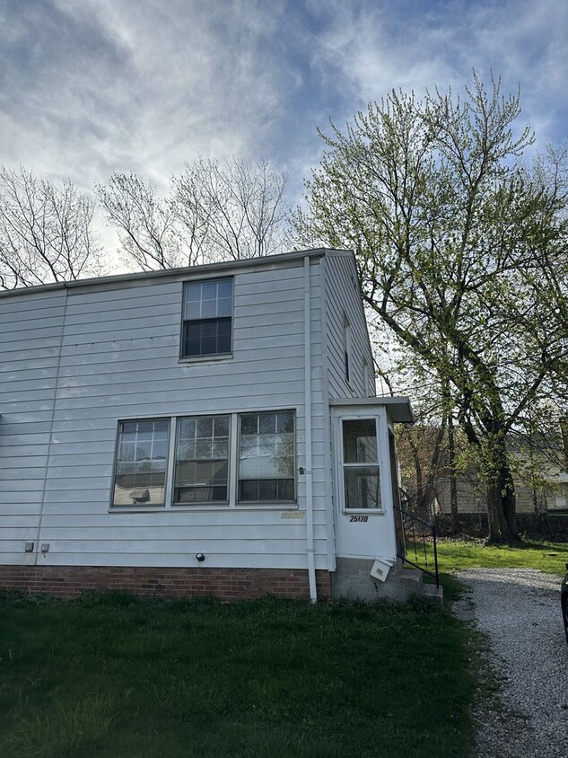 Primary Photo - Single Family 2 Bed 1 Bath FOR RENT!