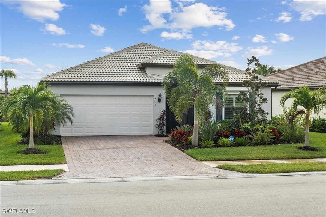 Foto principal - 6152 Harmony Dr