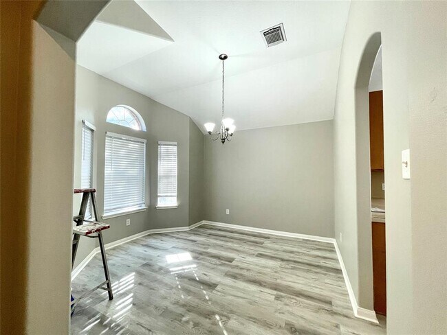 Building Photo - 19230 Lakota Dr