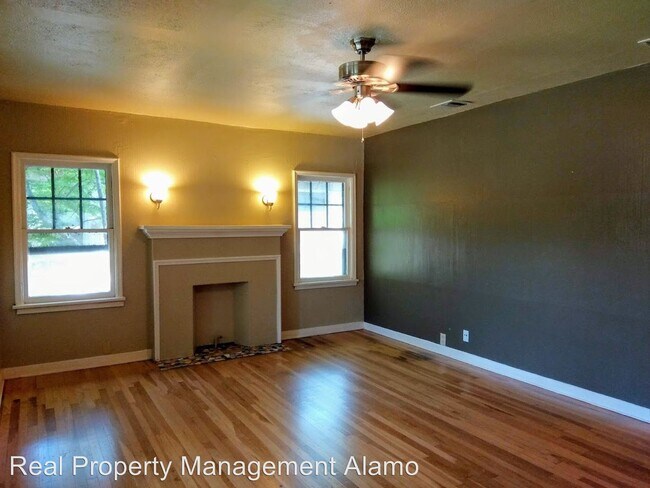 Building Photo - 218 E Rosewood Ave