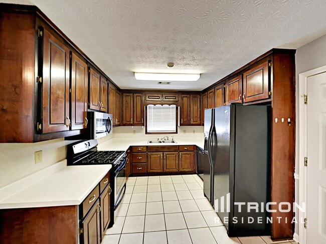 Building Photo - 15 Pine Valley Dr