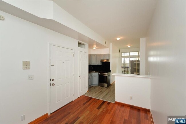 Building Photo - 407 30th St