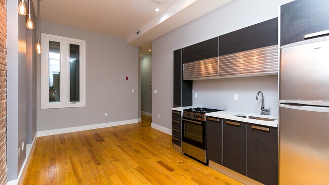 Building Photo - 321 Putnam Ave