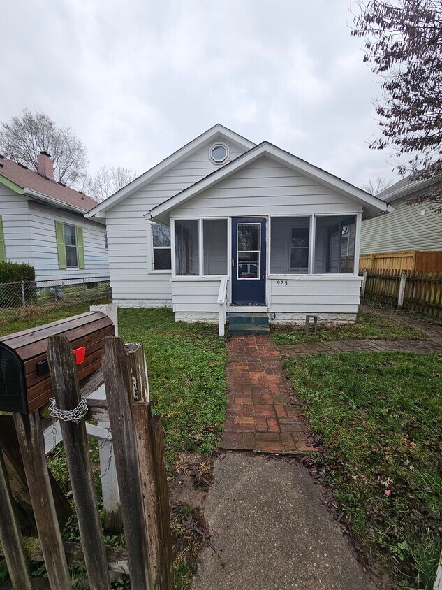 Primary Photo - 925 N Somerset Ave