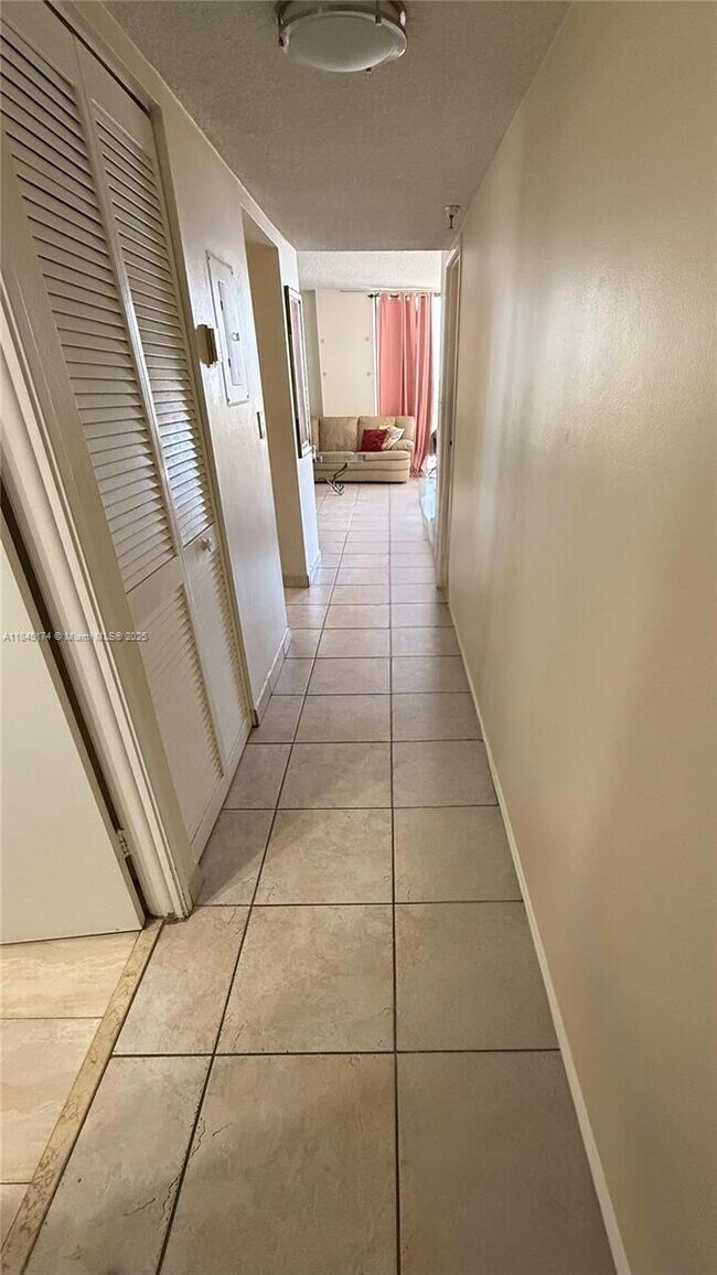Foto del edificio - 290 174th St St