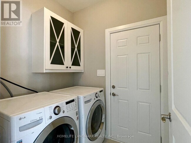 Photo du bâtiment - 16 Shelson Pl