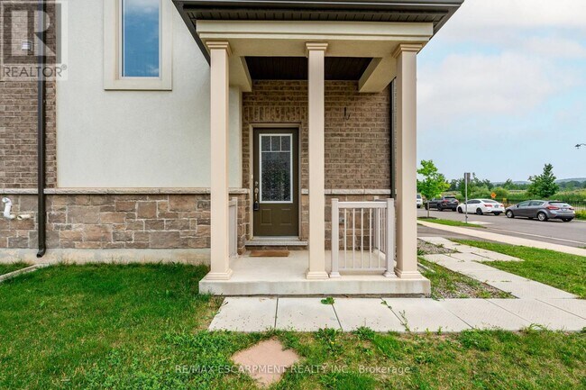 Building Photo - 3883 Tufgar Cres