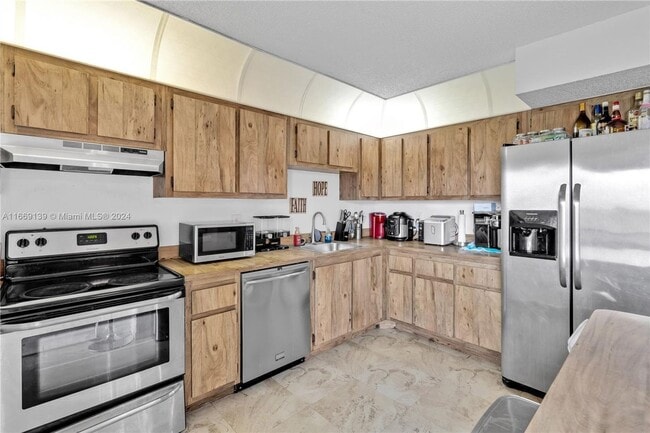 Foto del edificio - 17000 NW 67th Ave