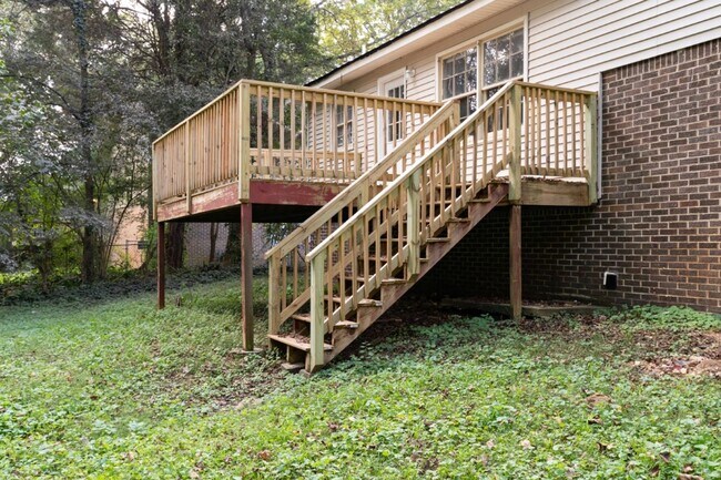 Building Photo - Pet-Friendly 3BR with Bonus Room, Deck & G...