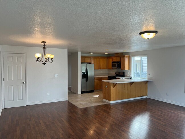 Foto del edificio - Spacious Townhouse in Great Central Locati...
