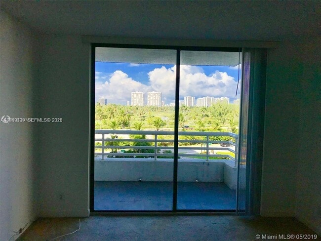 Foto del edificio - 3300 NE 192 St