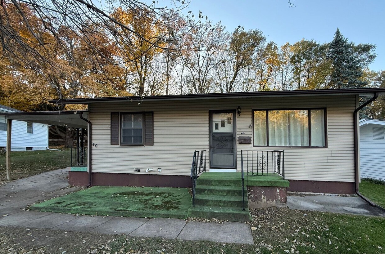 Primary Photo - Quiet Cul-de-Sac Living in Council Bluffs