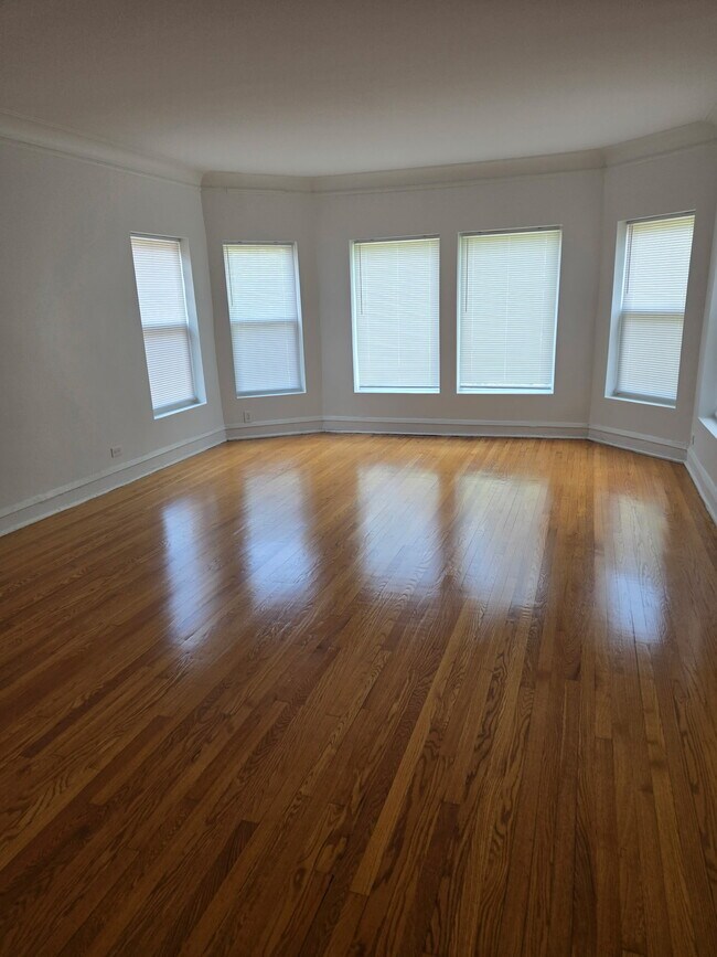 Foto del edificio - 2043 E 72nd Pl