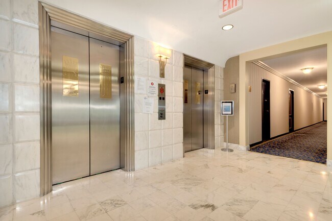 Foto del edificio - 4201 Cathedral Ave NW