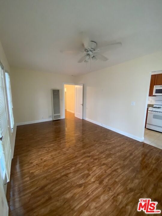 Foto del edificio - 1020 N Sweetzer Ave