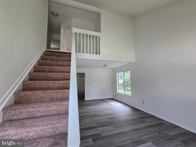 Building Photo - 1417 S Farmview Dr
