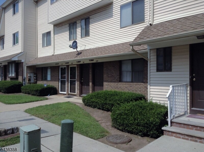 109 Arsdale Terrace, Union, NJ 07083 Room for Rent in Union, NJ