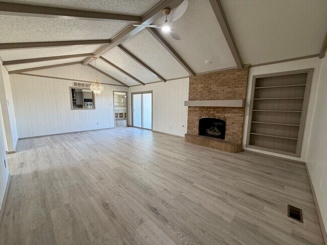 Foto del edificio - Beautifully Remodeled 3 Bedroom 2 Bathroom Home Available for Rent