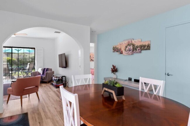 Foto del edificio - Desert Rose- Condo with Pool and Tennis Co...