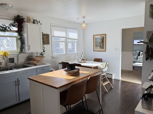 Foto del edificio - Charming 2 Bedroom Home in Prime Lititz Location - Attached Garage & Large Unfinished Basement