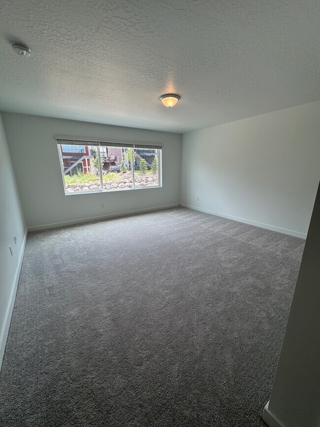 Foto del edificio - 2484 Wildwood Ln