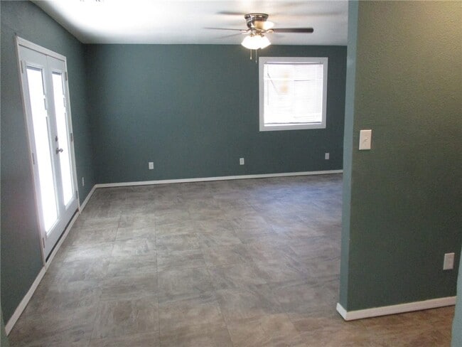 Building Photo - 10057 Driftwood Cir