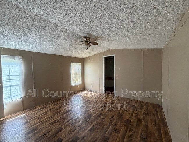 Building Photo - 109 SW Socket Glen