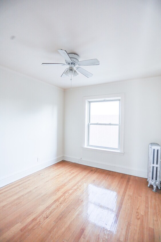 Building Photo - 4915 N Damen Ave