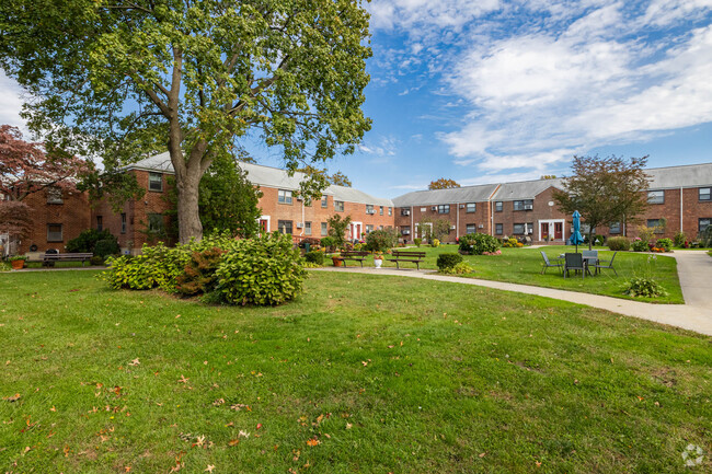 Building Photo - Clearview Gardens