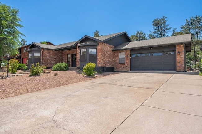 Building Photo - 908 S Manzanita Dr