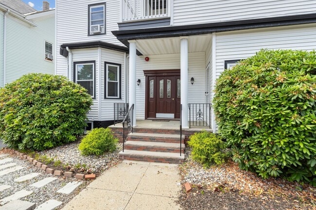 Building Photo - 170 Highland Ave