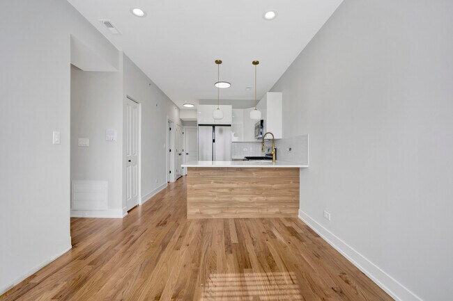 Foto del edificio - 2350 S Leavitt St